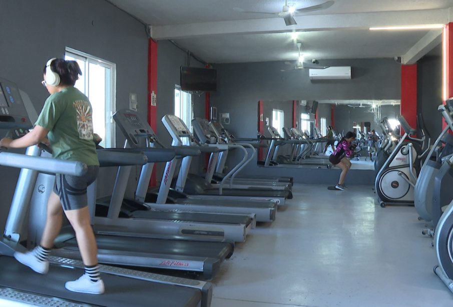 Personas en gimnasio