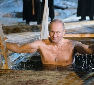 Putin zambullendose en aguas frías por Epifanía