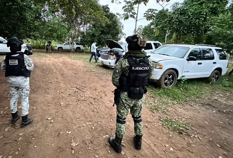 Durante el operativo, la Sedena asegura 34 vehículos.