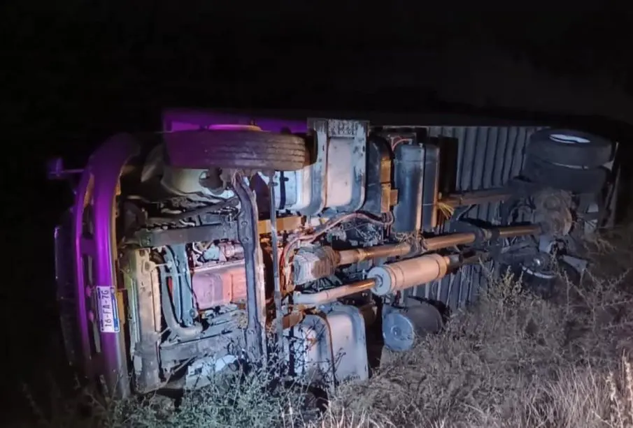 Tráiler volcado en La Paz