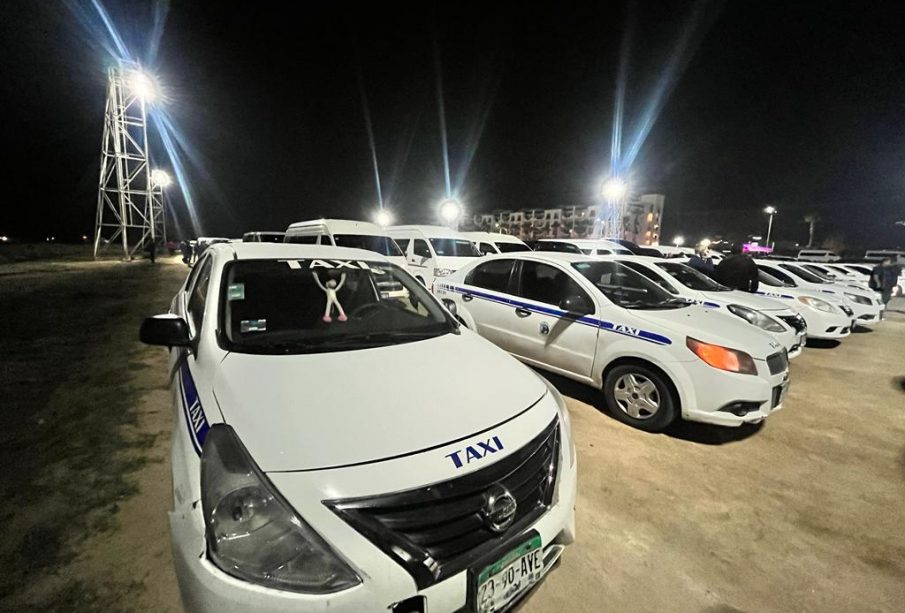 Unidades de taxi presentes en manifestación