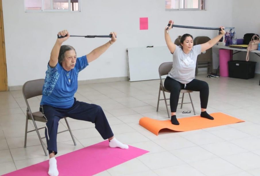 Mujeres realizando actividad física