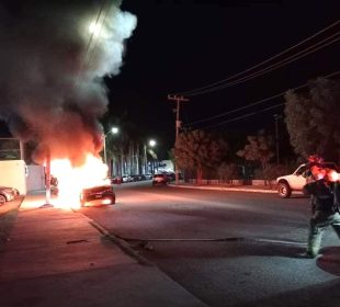 Incendio de vehículo en La Paz