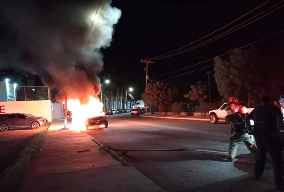 Incendio de vehículo en La Paz