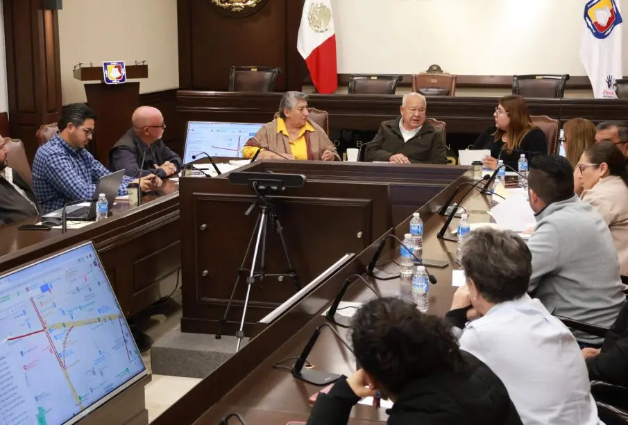 Gobernador Víctor Castro Cosío en reunión de gabinete