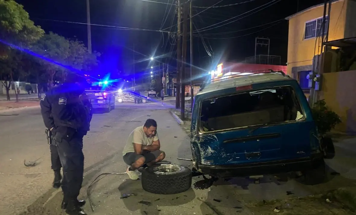 Automóvil accidentada en colonia Francisco Villa