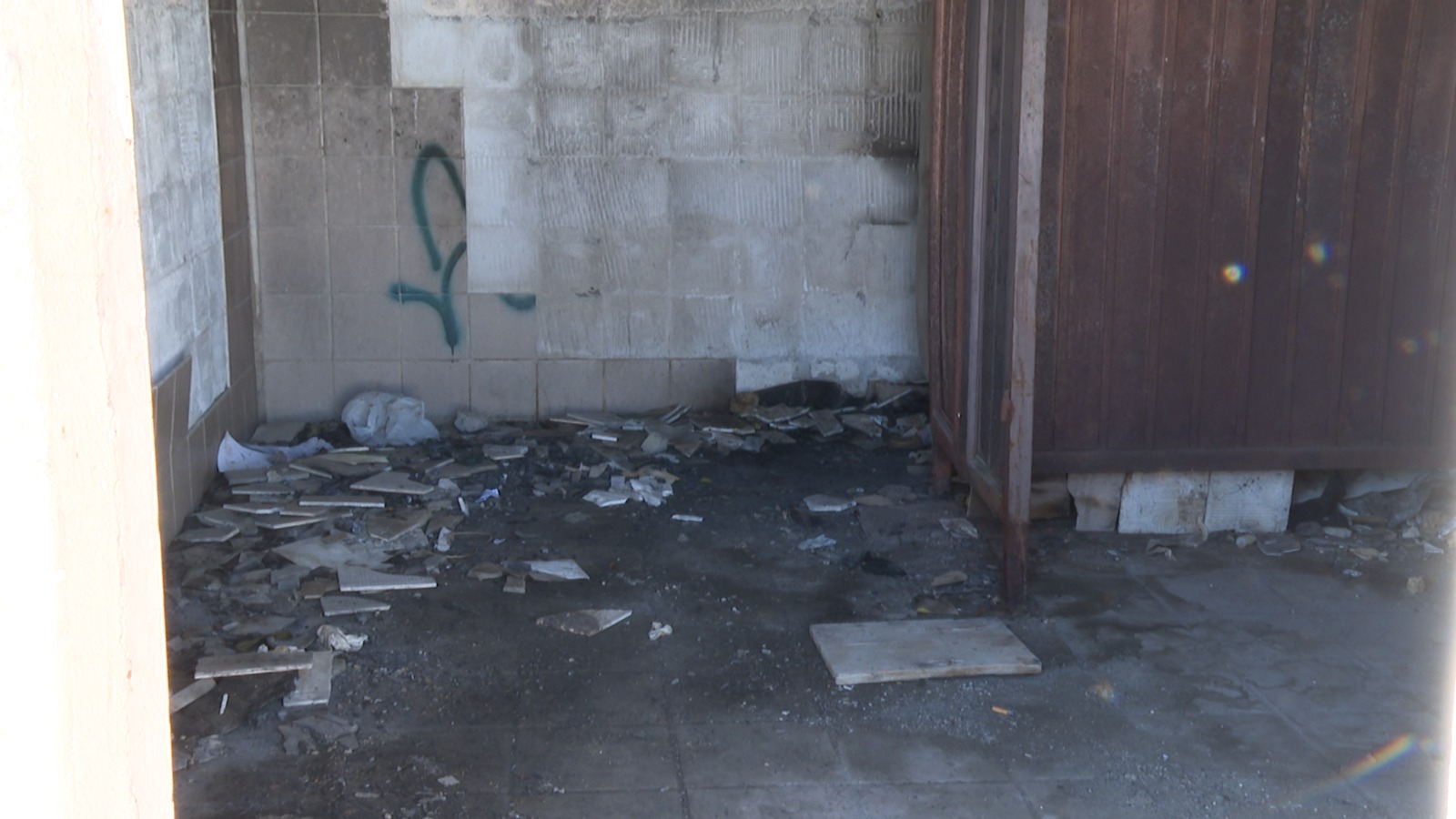 Basura en cancha de fútbol en El Rosarito