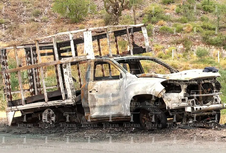Camión incendiado en libramiento de La Paz