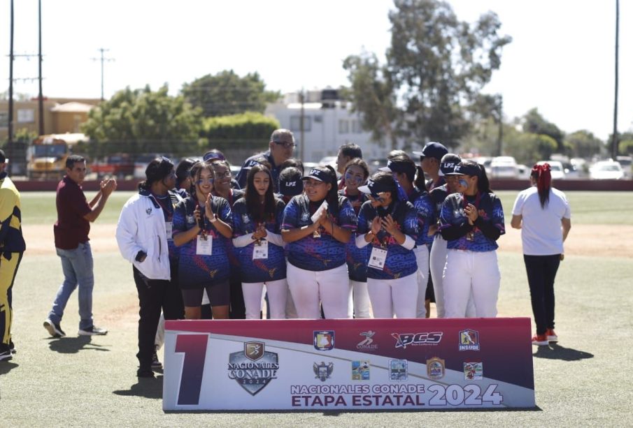 Equipo femenil de softbol en primero lugar en estatales CONADE