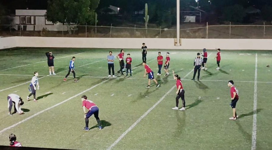 Equipos en campo jugando tocho