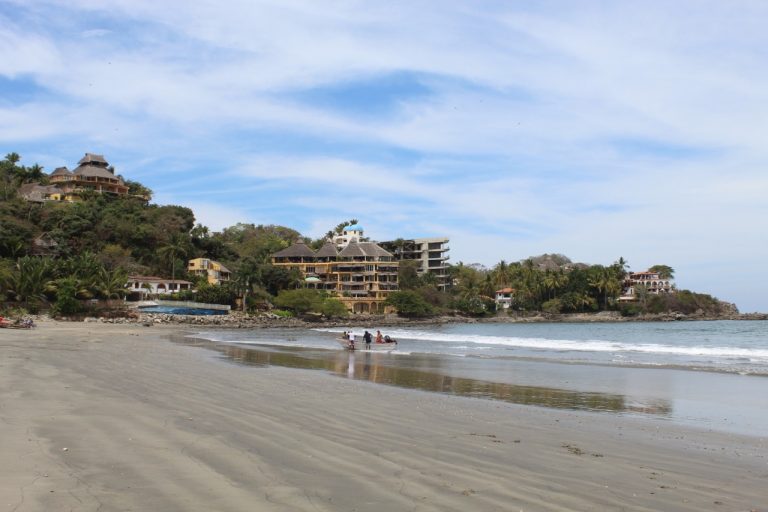 Lugares como Sayulita están en Nayarit y son playas cercanas a Jalisco