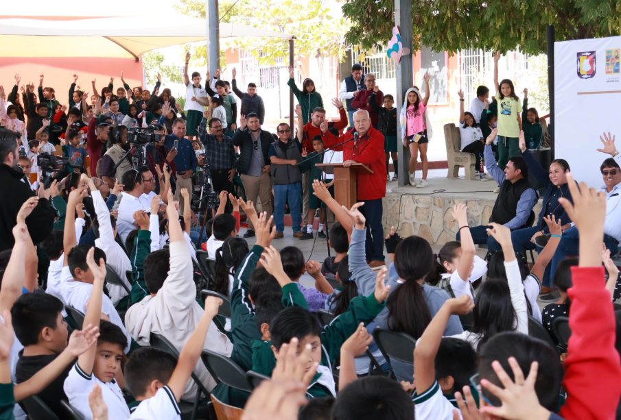 Gobernador en escuela primaria Felipe de Jesús Pedroza