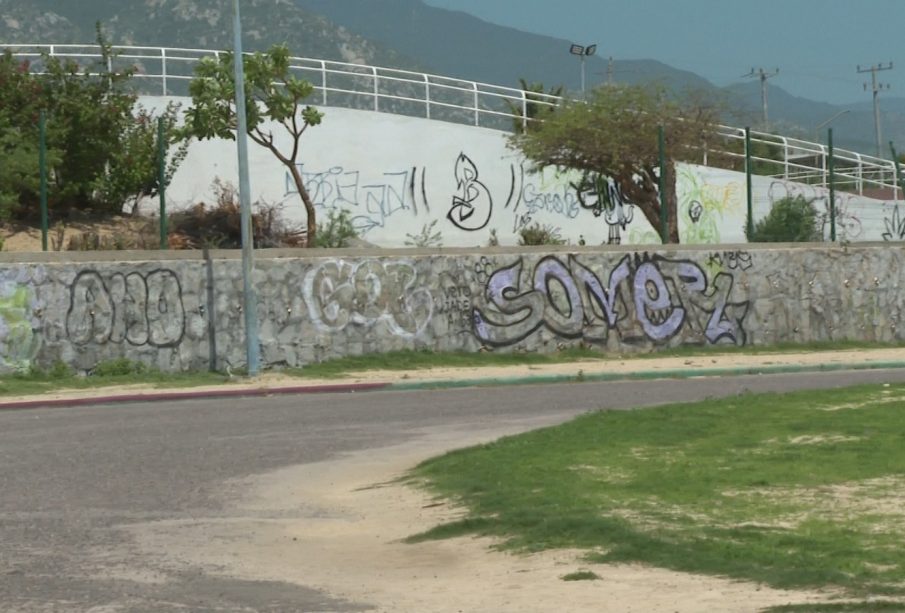 Grafitis en Unidad Deportiva Santa Rosa