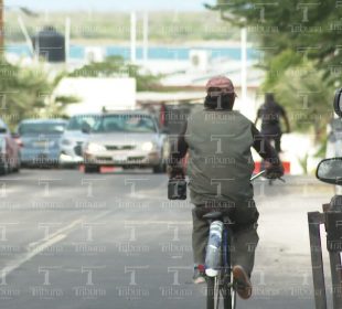 Hombre andando en bicicleta