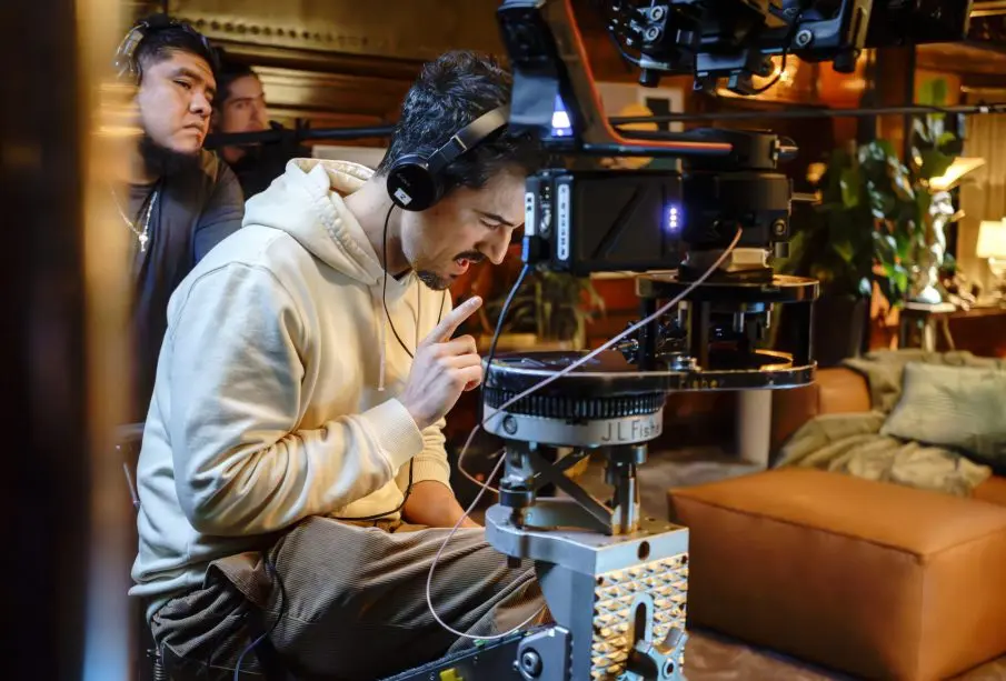 Luis Gerardo Méndez rodando Technoboys