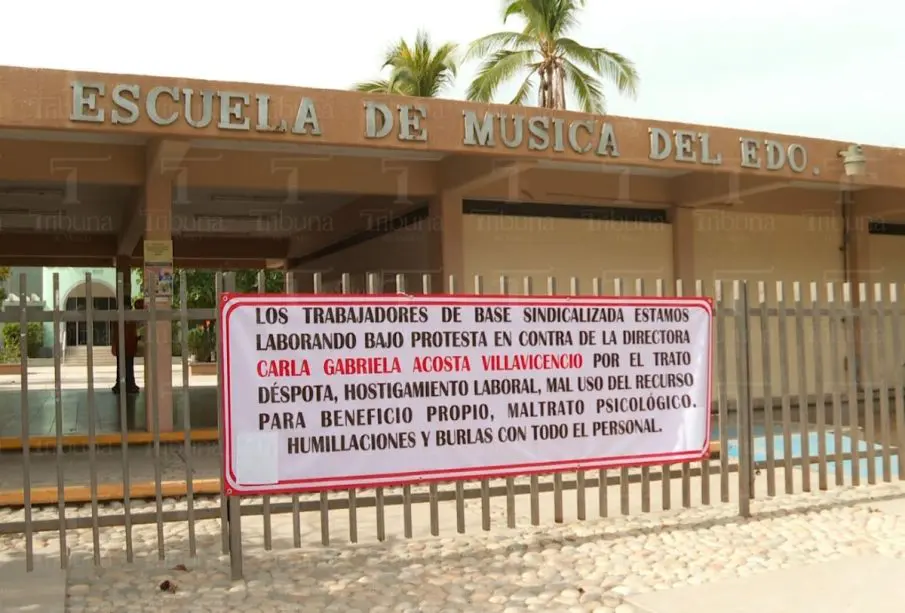 Manta contra directora de la escuela de música de BCS