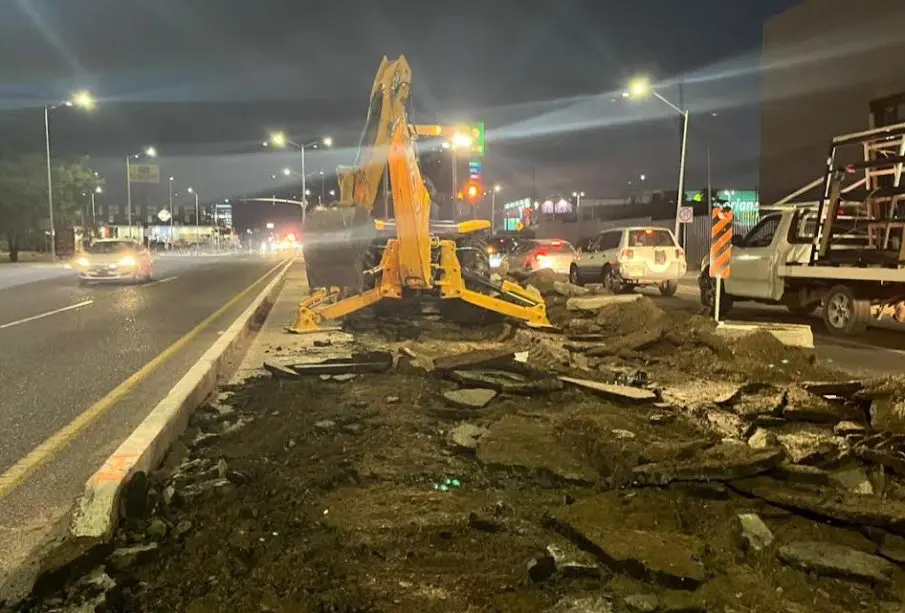 Maquinaria en vialidad Forjadores por obras
