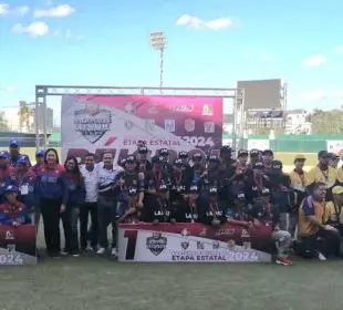 Paceños en podium