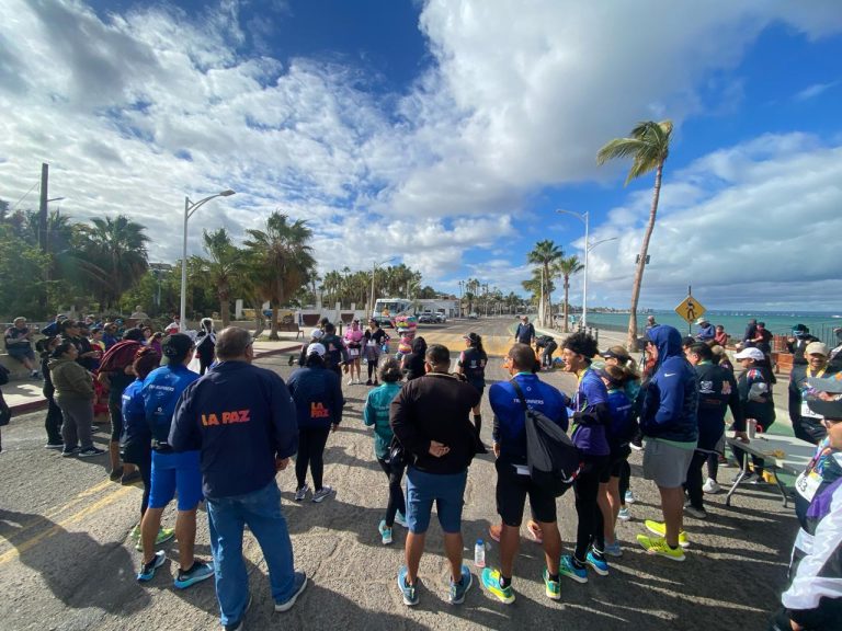 Participantes de carrera deportiva en carnalval