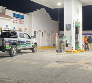 Policía en gasolinería asaltada