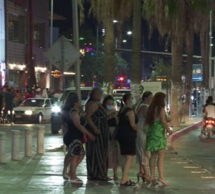 Turistas en centro de Cabo San Lucas