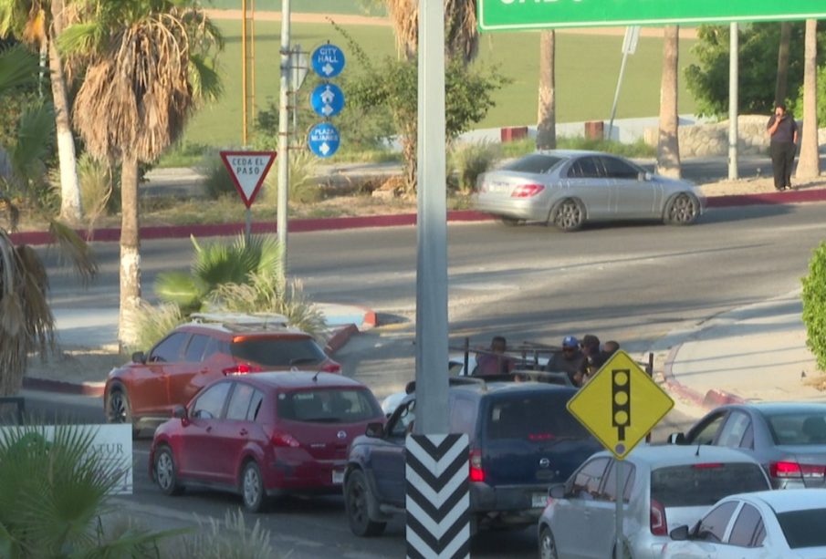 Vehículos en carretera de Los Cabos