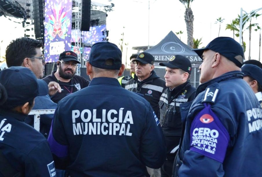 Policías atienden incidencias en Carnaval de La Paz