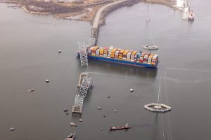 FOTOS del momento exacto del derrumbe de puente en Baltimore tras impacto de barco