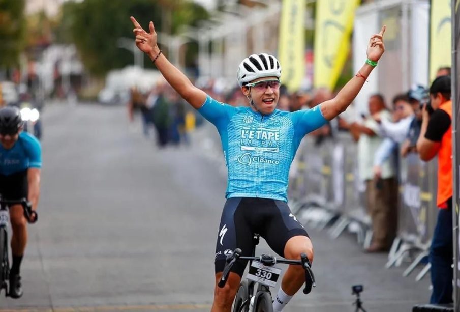 Alejandro Madueño celebrando tras carrera