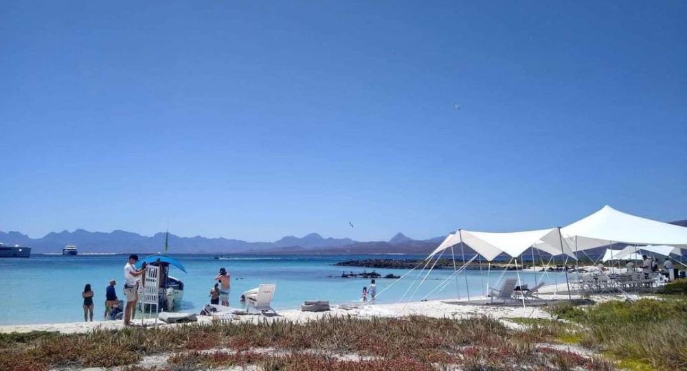 Bill Gates y su familia en playa de Loreto