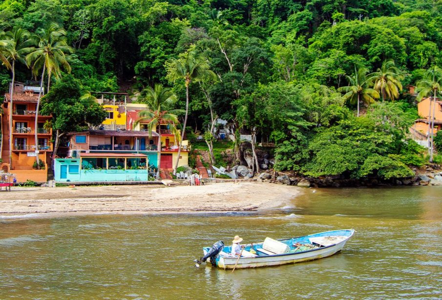 Boca de Tomatlán, punto de partida a destinos de la Costa Alegre