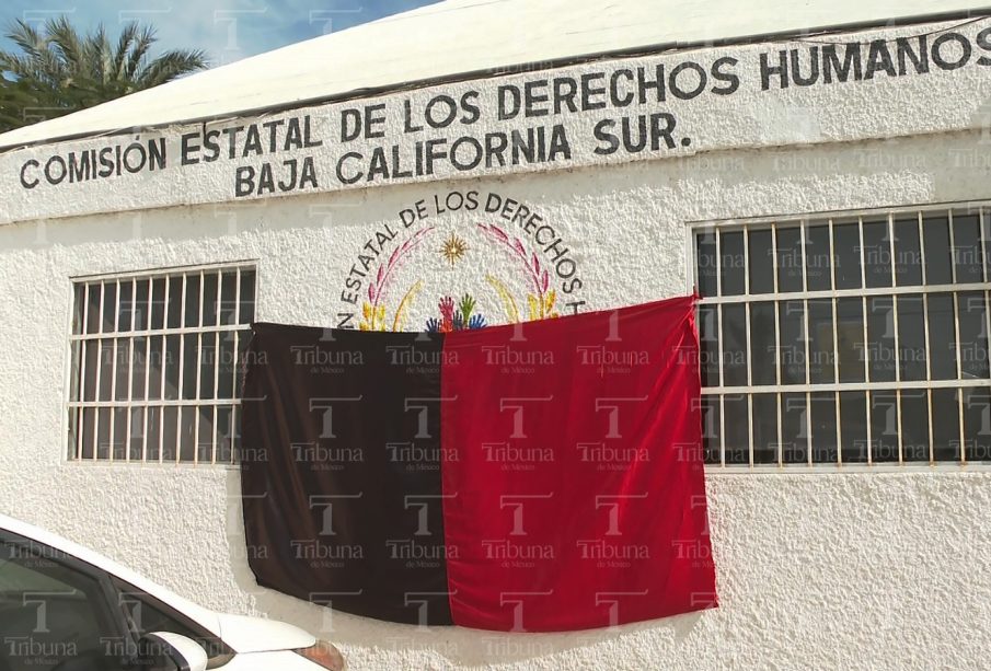 CEDH en BCS con bandera de huelga