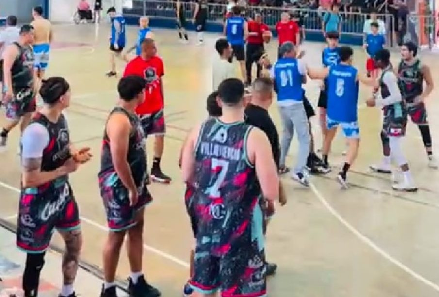 Cairo Brown protagoniza pelea en final de torneo de baloncesto