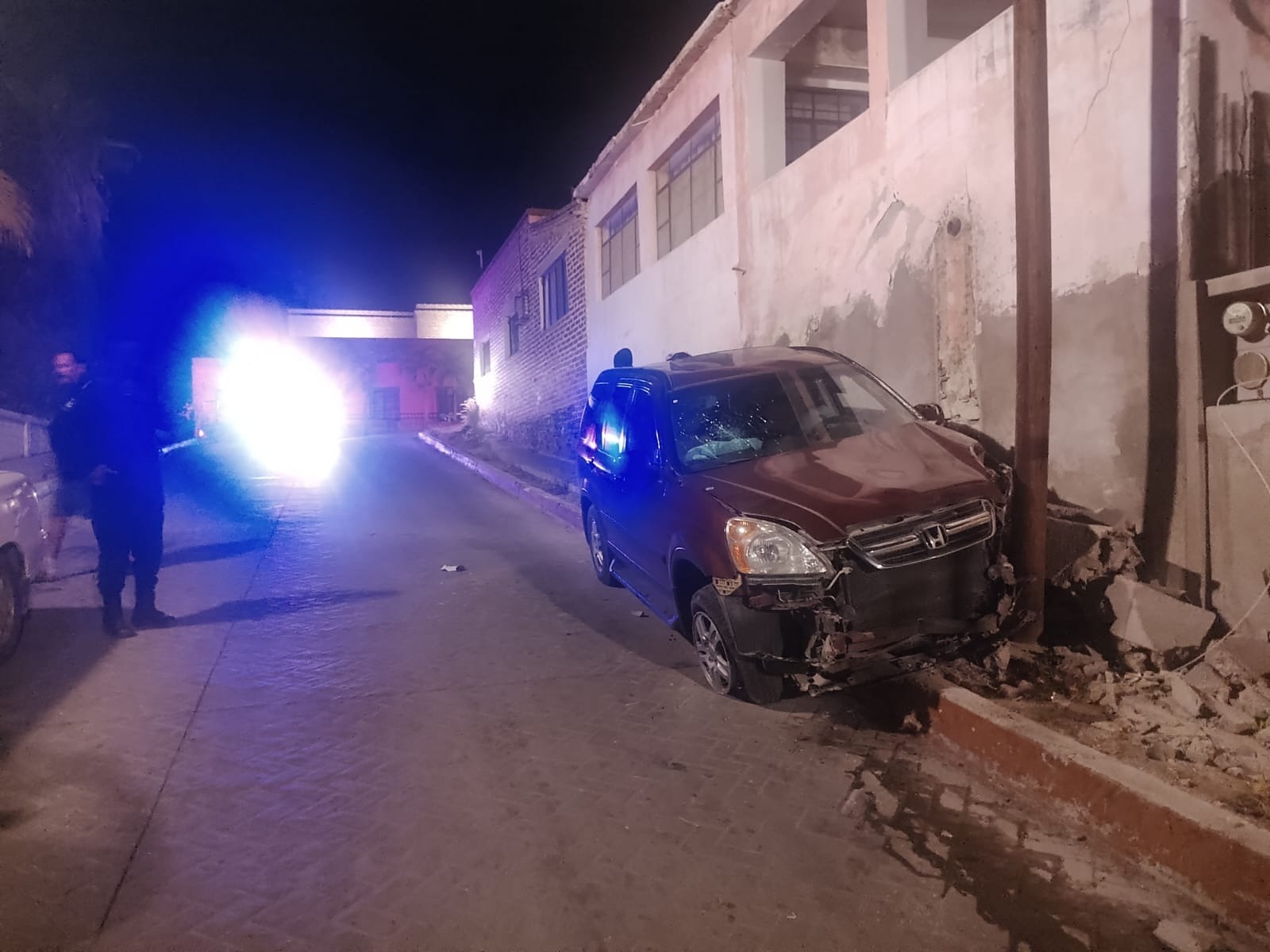 Camioneta chocada en Todos Santos