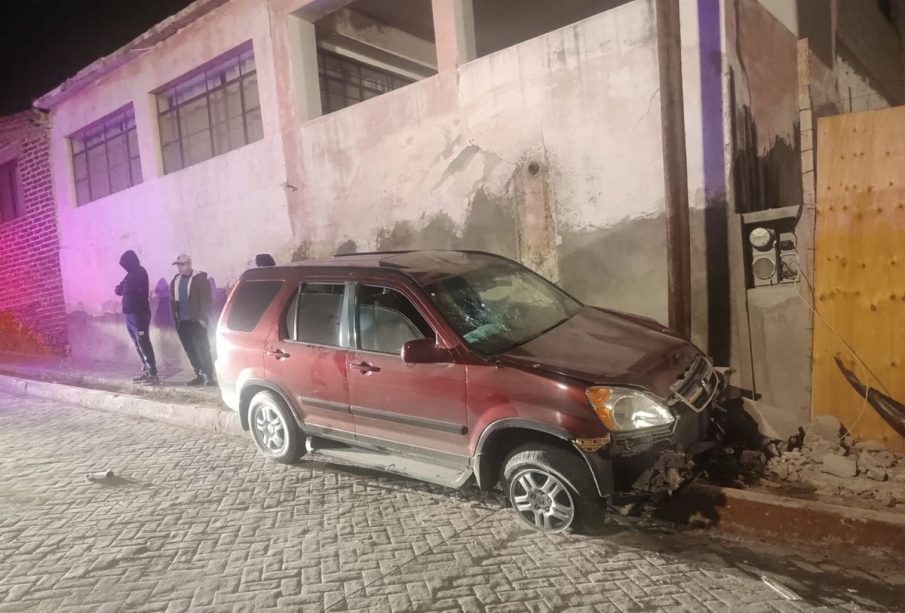 Camioneta impactada en Todos Santos