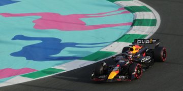 Carro de Red Bull en pista por pole position Arabia