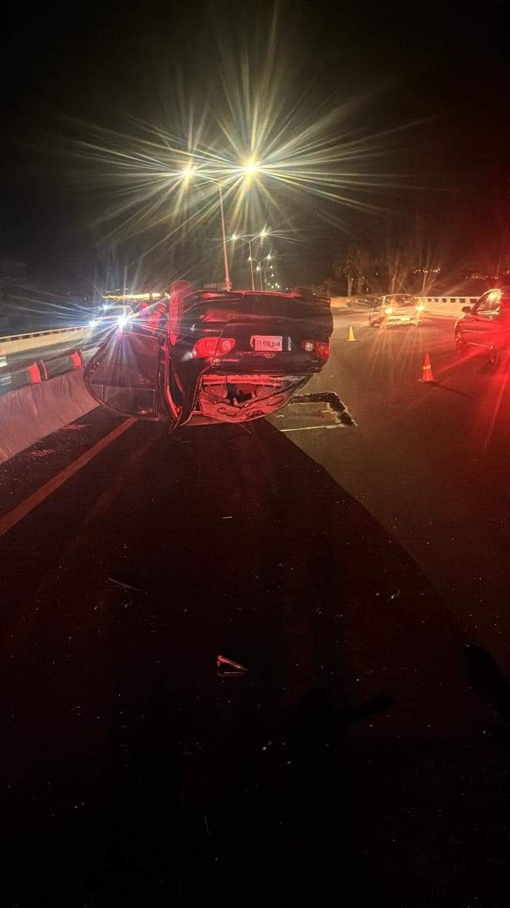 Carro volcado en Transpeninsular