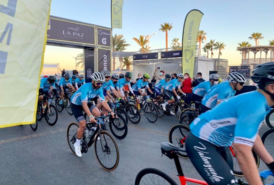 Ciclistas en el malecón de La Paz