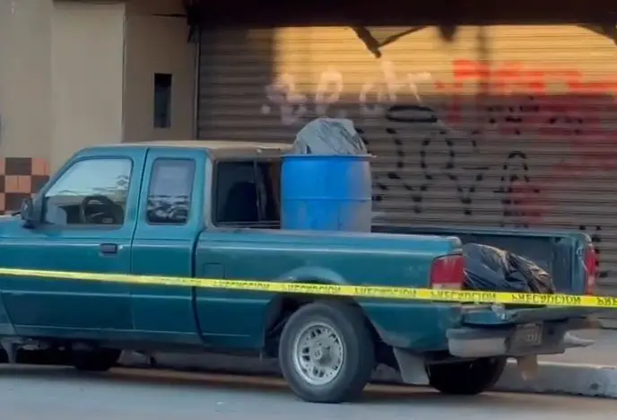 Cuerpo en cajuela de camioneta