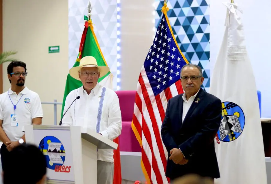 Embajador de los Estados Unidos en México, Ken Salazar en la UABCS