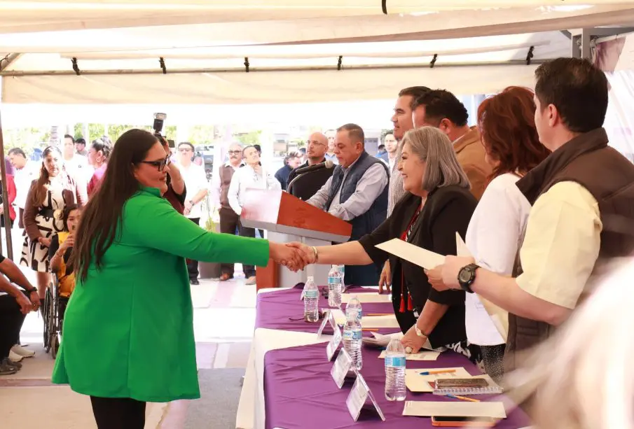 Entrega de plazas a trabajadores de la SEP