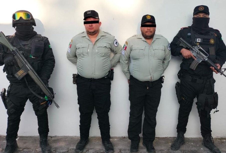 Mientras conducían una patrulla 'clonada', policías falsos son detenidos en Nuevo León