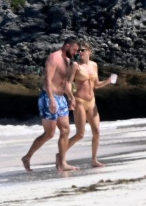 Taylor Swift y Travis Kelce disfrutan de románticas vacaciones en las Bahamas (FOTOS)