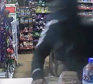 Ladrón robando supermercado en Comondú