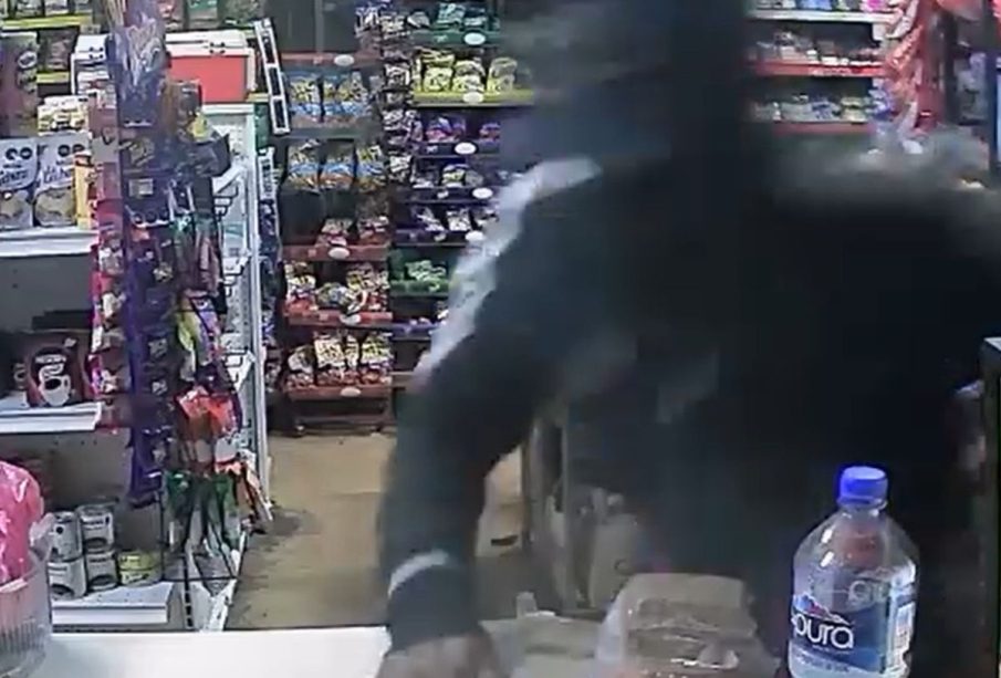 Ladrón robando supermercado en Comondú