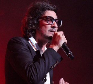 León Larregui