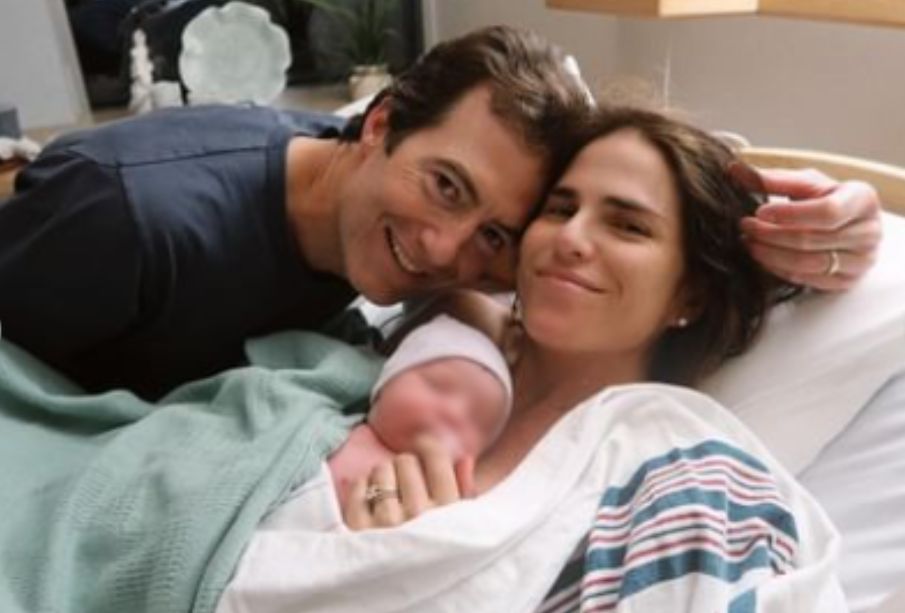 Karla Souza publica FOTOS de su recién nacida tras 33 horas de parto