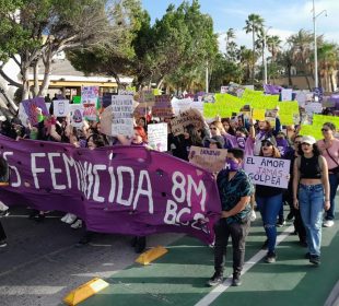 Marchan por el 8M en La Paz; exigen justicia y alto a la violencia