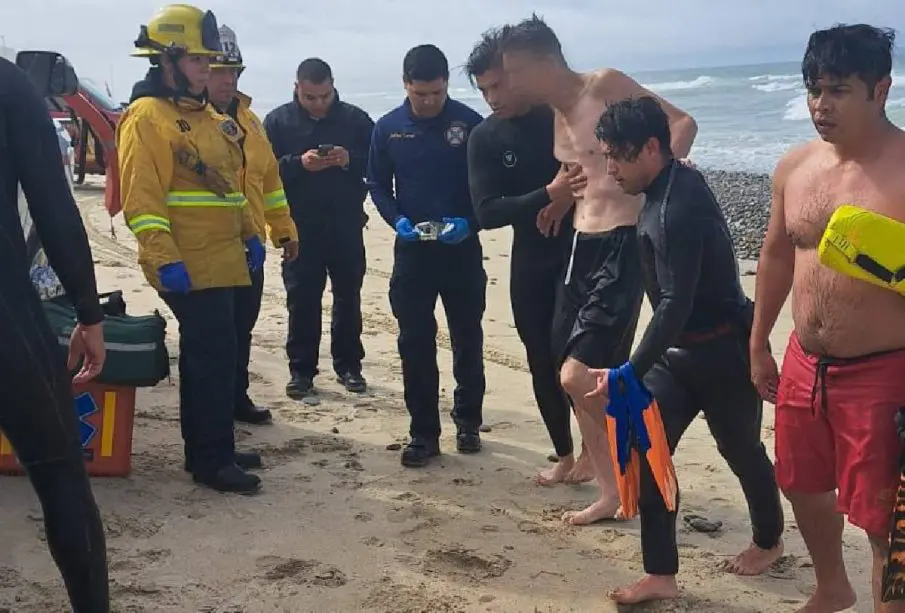 Migrante rescatado en Tijuana por guardavidas
