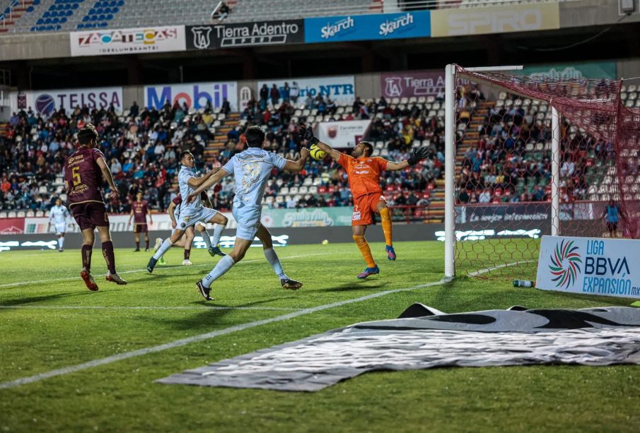 Mineros goleo tres a cero